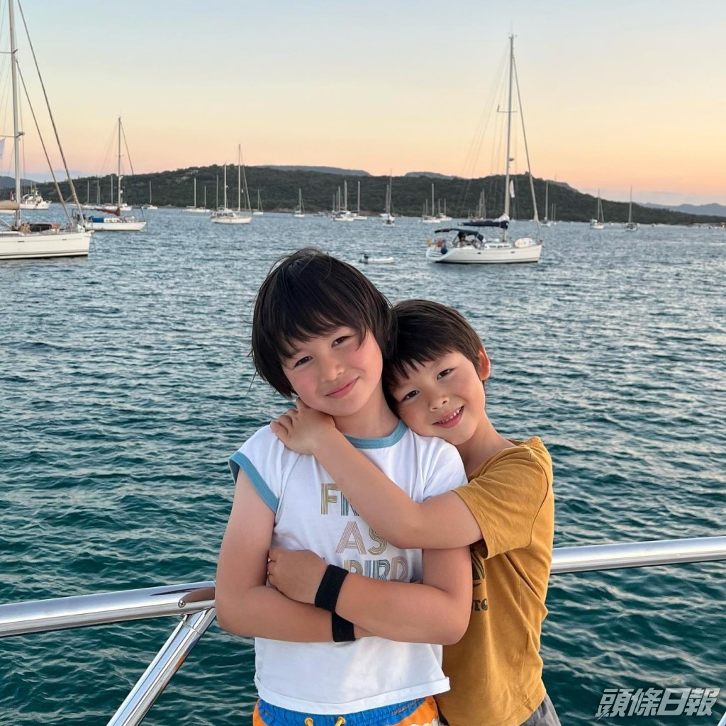 周汶錡一家四口早前返法國放暑假。